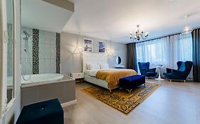 Romantic Jacuzzi Luxury Apartment