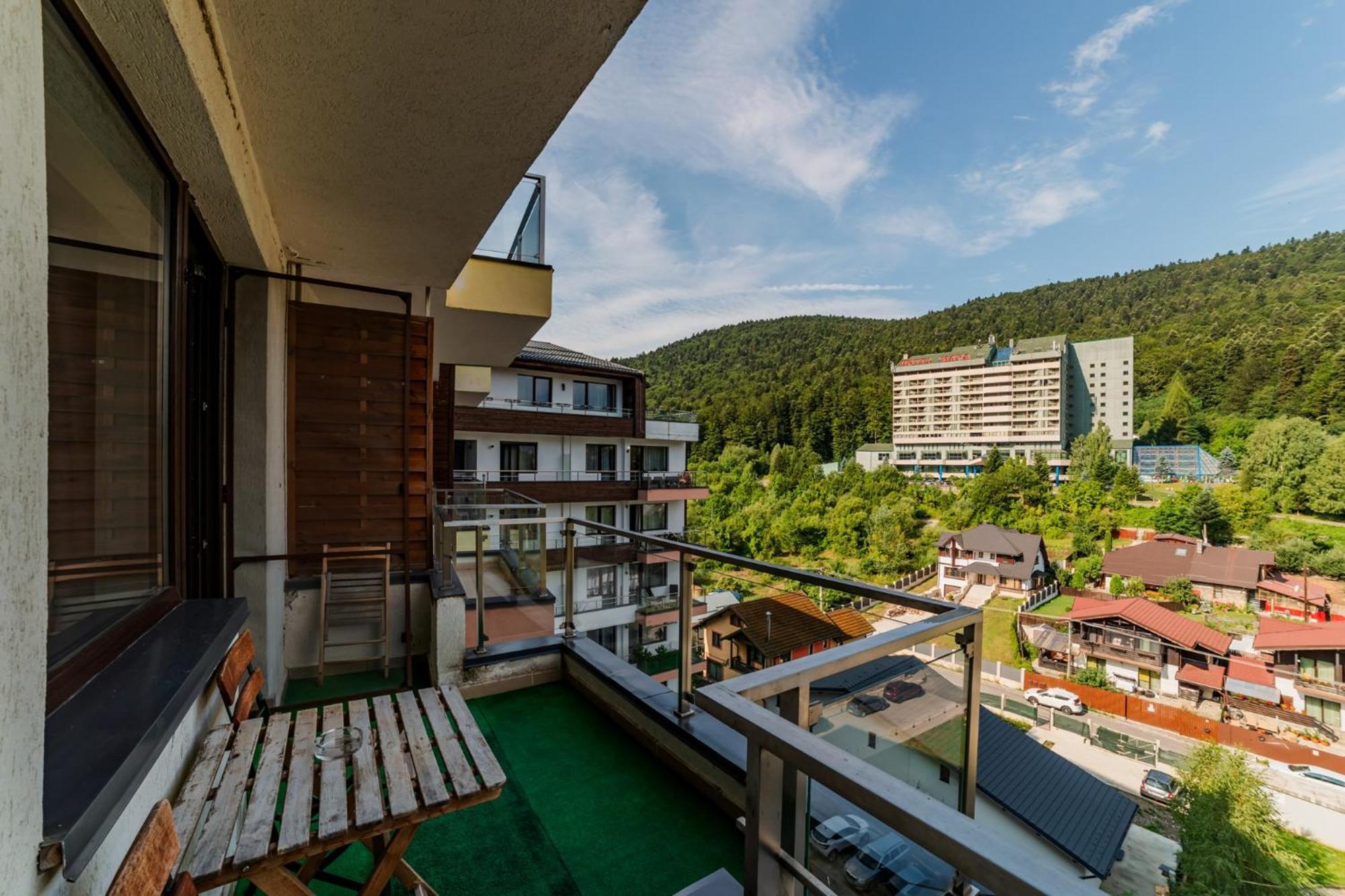 Romantic Jacuzzi Luxury Apartment Sinaia Esterno foto